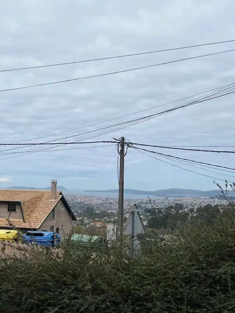 Vista exterior de Casa o xalet en venda en Vigo  amb Jardí privat i Balcó