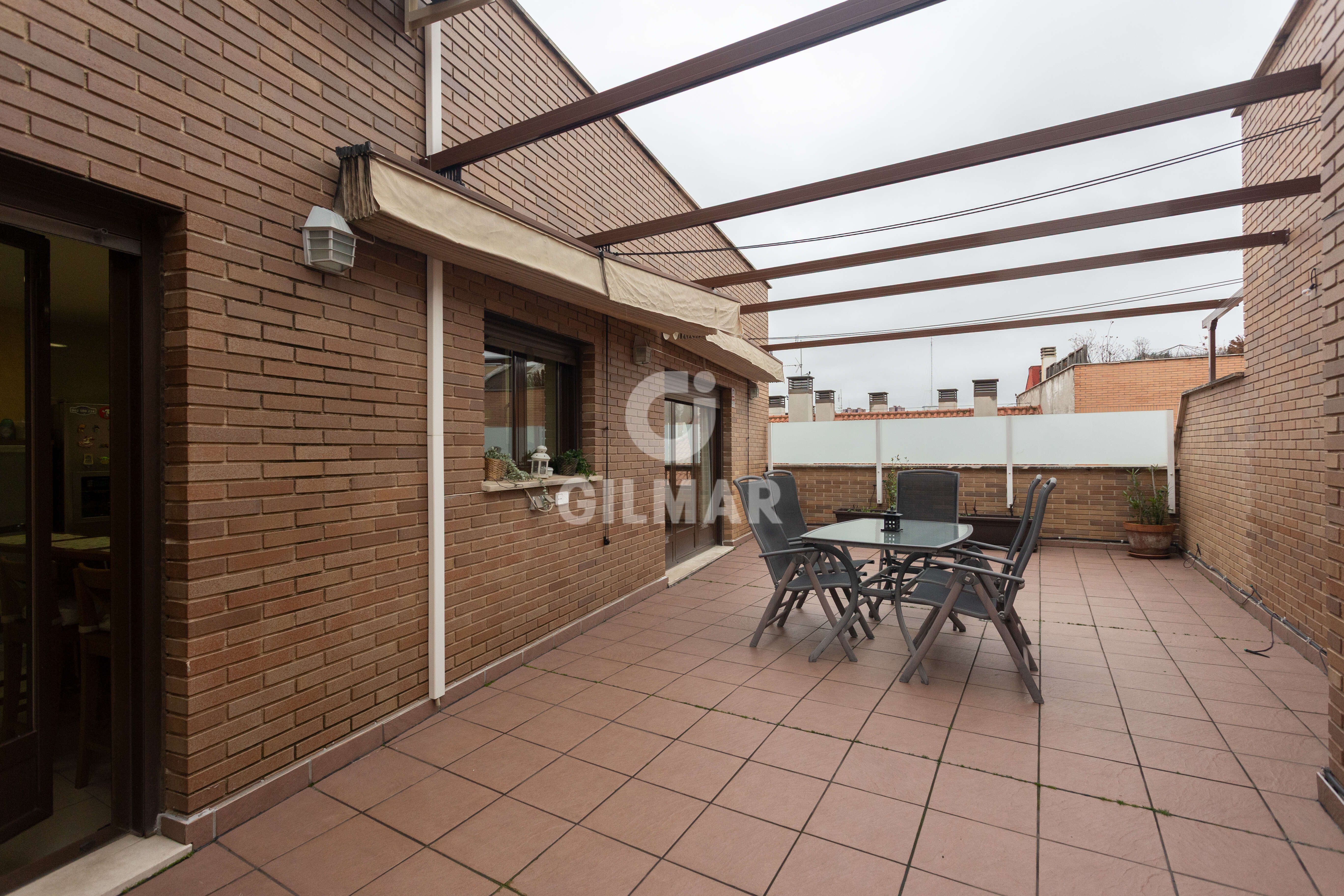 Terraza de Ático en venta en  Madrid Capital con Calefacción, Trastero y Balcón