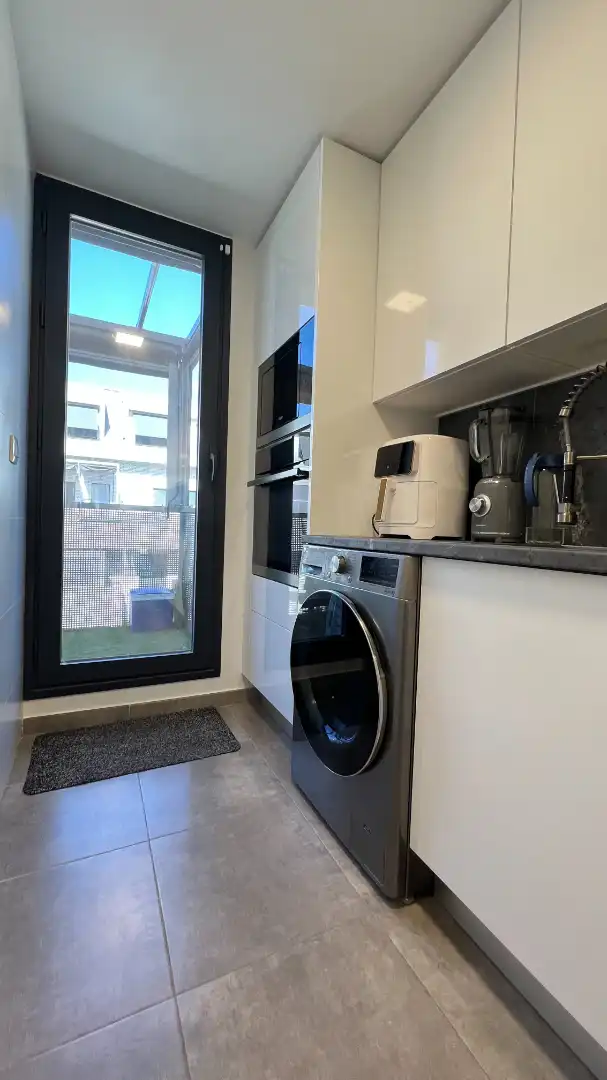 Cuina de Dúplex en venda en Velilla de San Antonio amb Aire condicionat, Calefacció i Terrassa