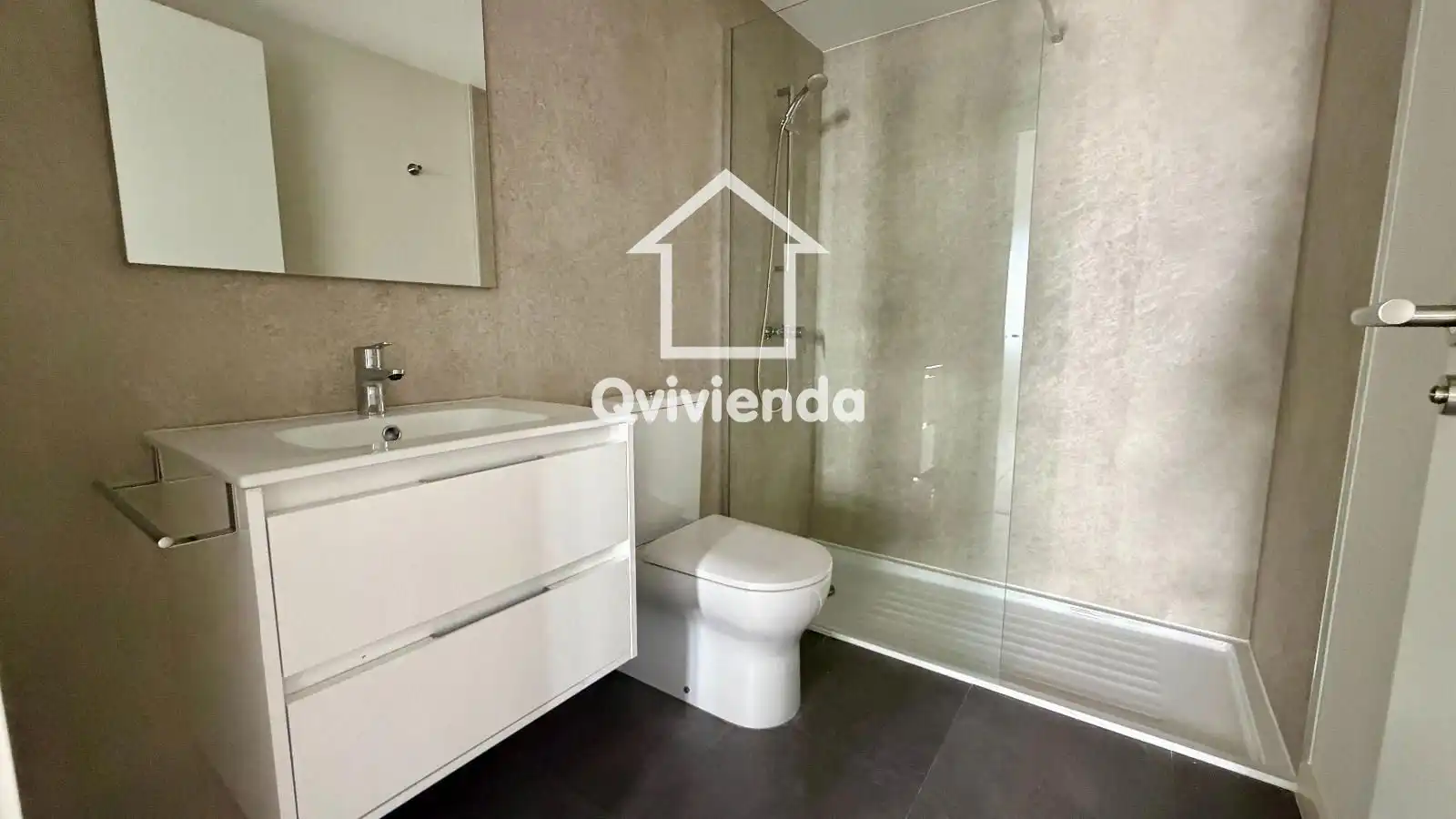 Baño de Piso de alquiler en Terrassa con Aire acondicionado, Calefacción y Parquet