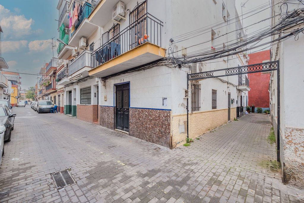 Exterior view of Flat for sale in  Sevilla Capital