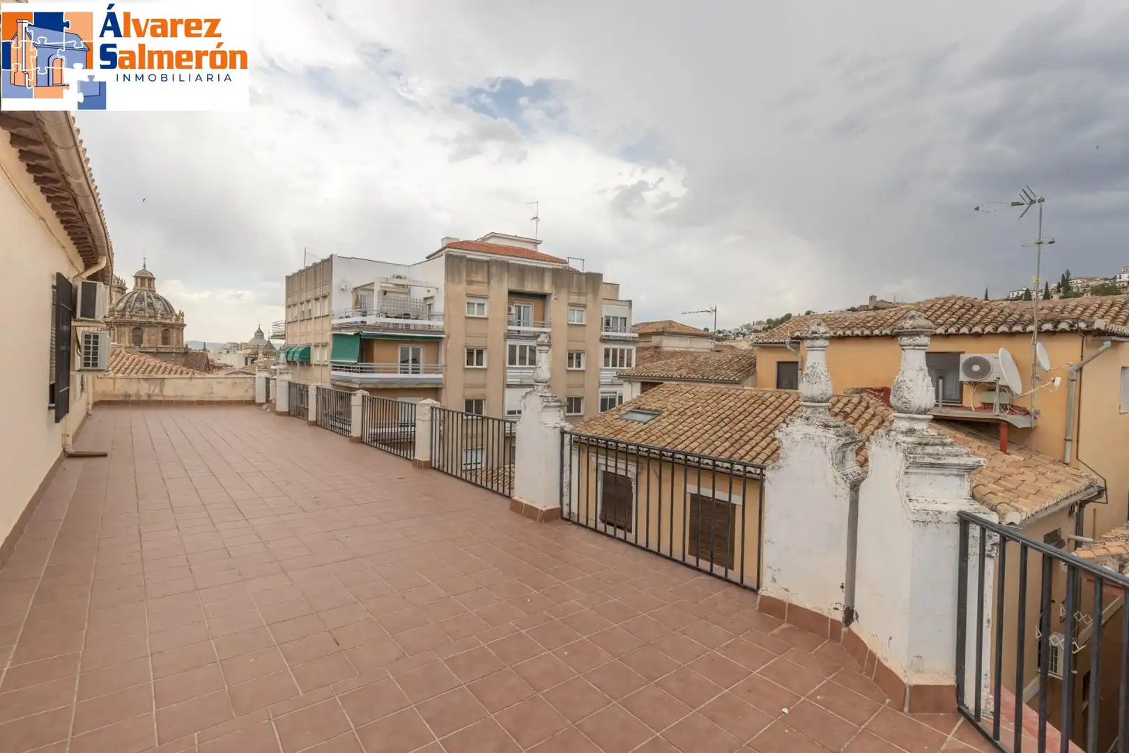 Vista exterior de Ático en venta en Granada