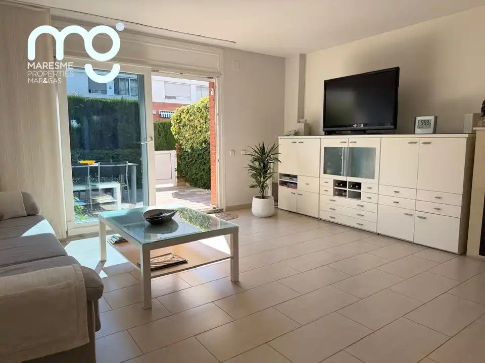 Sala de estar de Casa adosada en venta en Premià de Mar con Aire acondicionado, Calefacción y Jardín privado