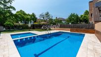 Piscina de Casa adosada en venda en Sant Cugat del Vallès amb Aire condicionat, Calefacció i Parquet