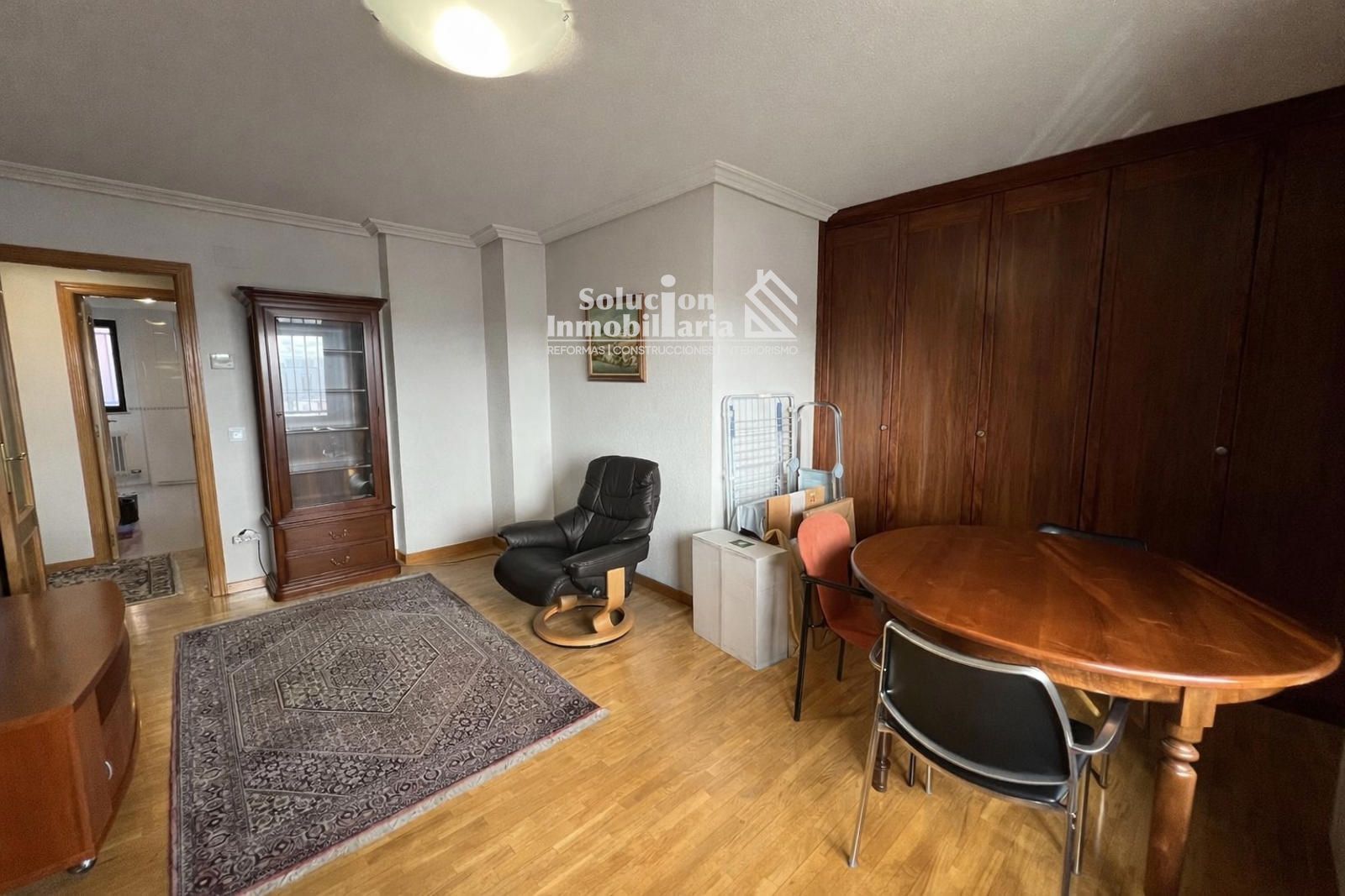 Sala d'estar de Pis en venda en Salamanca Capital amb Calefacció i Moblat