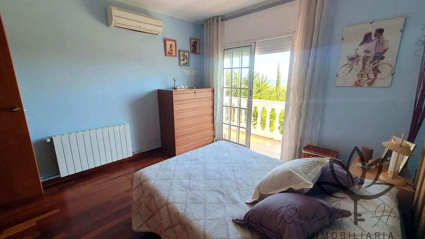 Schlafzimmer von Einfamilien-Reihenhaus zum Verkauf in Castelldefels mit Klimaanlage, Heizung und Privatgarten