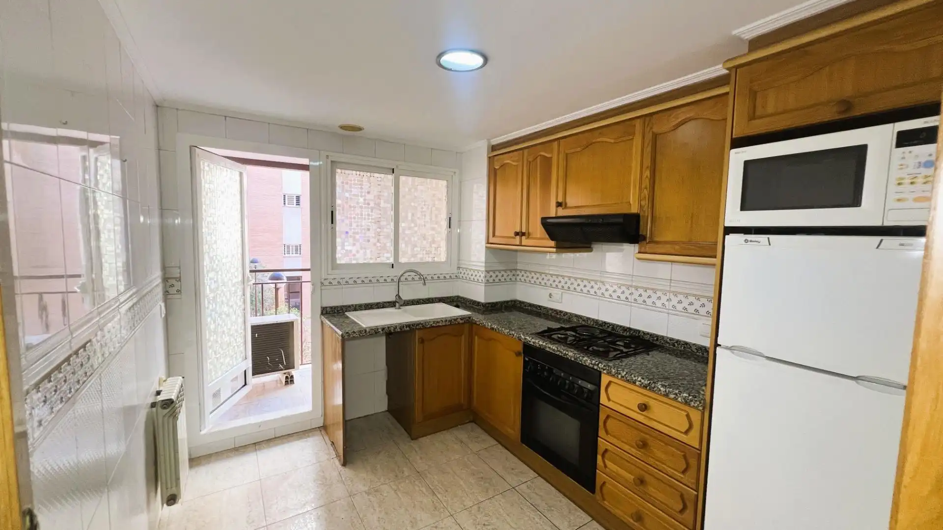 Piso con terraza en venta en Calle BERNAT ARTOLA 21, imagen 6