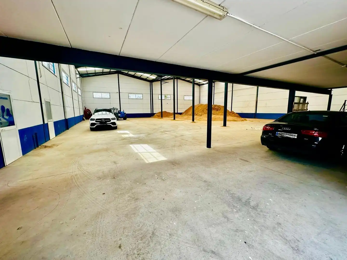 Parkplatz von Fabrikhallen zur Miete in Fuente Obejuna