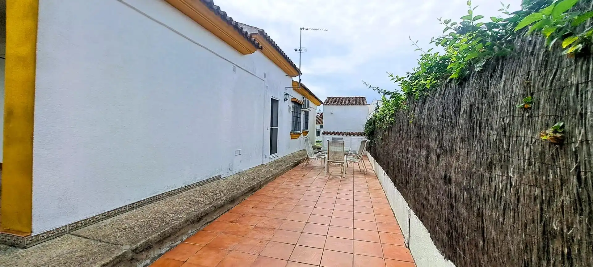 Vista exterior de Casa o xalet en venda en Jerez de la Frontera amb Aire condicionat, Jardí privat i Piscina