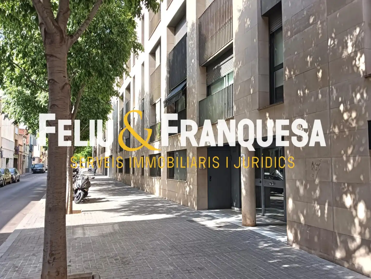 Vista exterior de Piso en venta en Sabadell con Calefacción, Piscina y Amueblado
