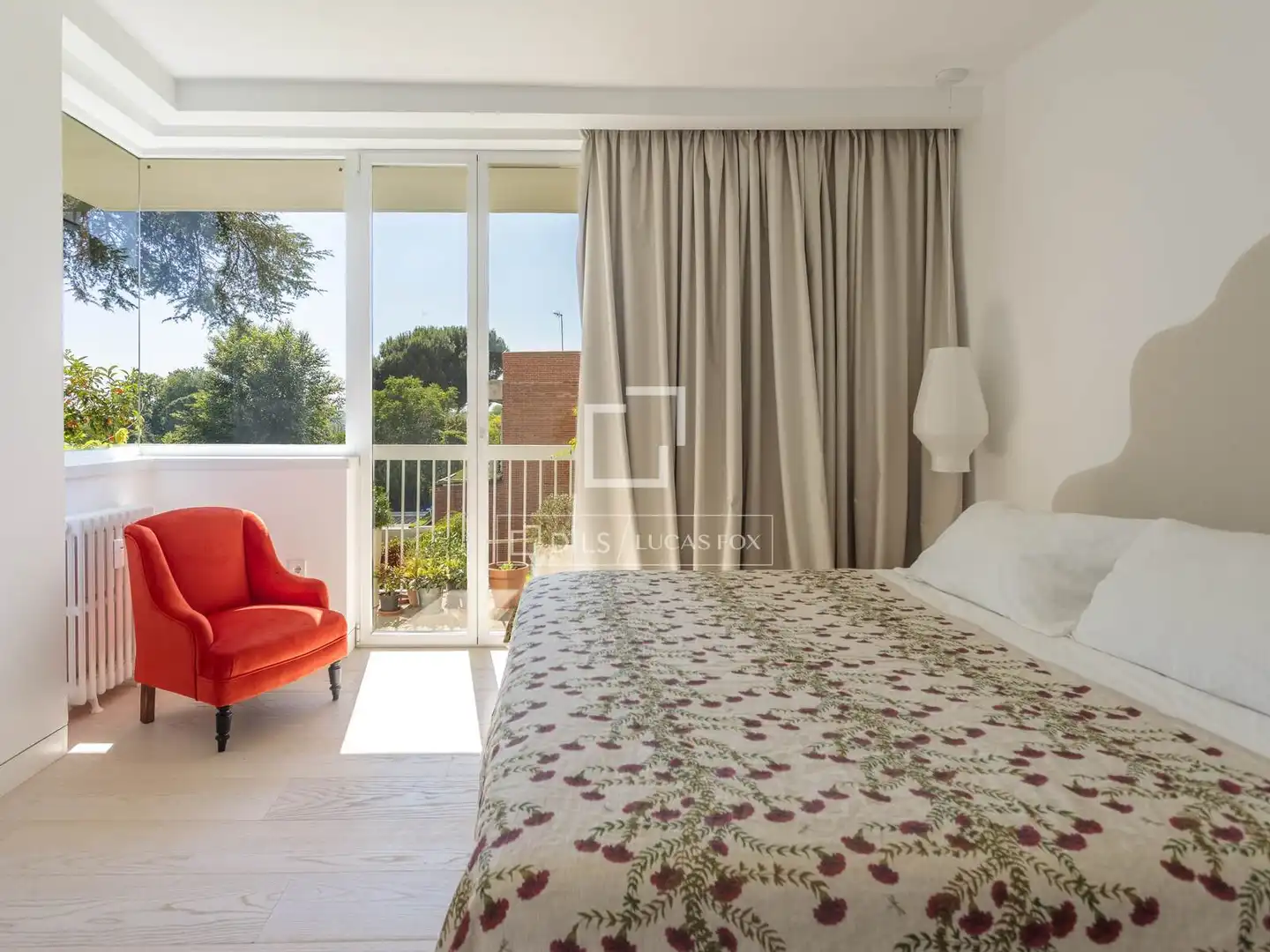 Bedroom of Flat for rent in Madrid  with Air Conditioner, Heating and Private garden