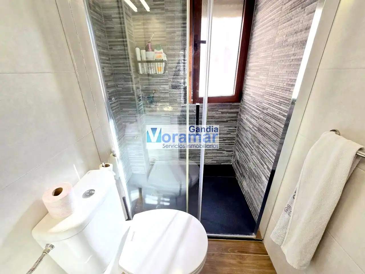 Baño de Apartamento de alquiler en Gandia con Aire acondicionado, Terraza y Amueblado