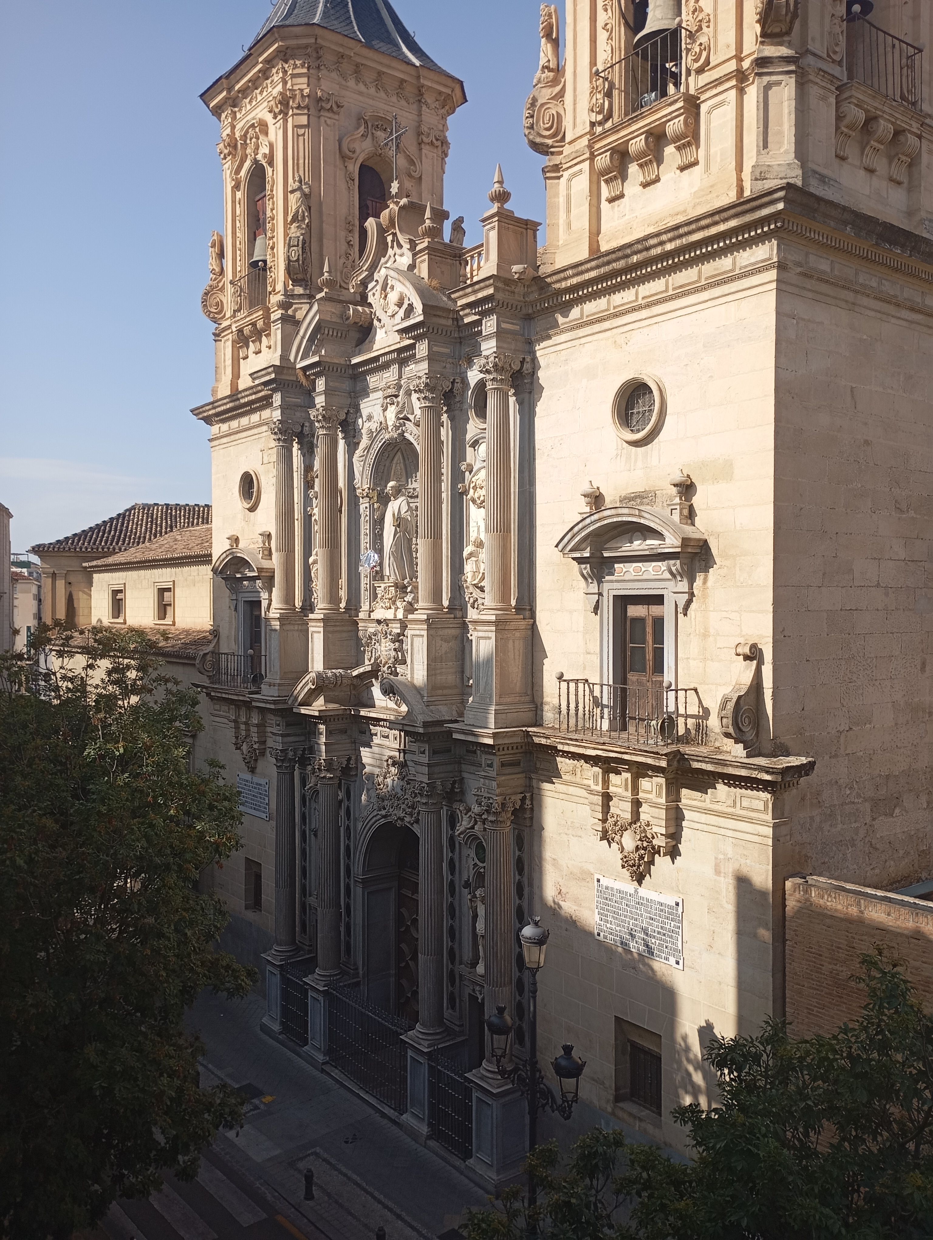 Vista exterior de Pis en venda en  Granada Capital amb Calefacció, Terrassa i Moblat