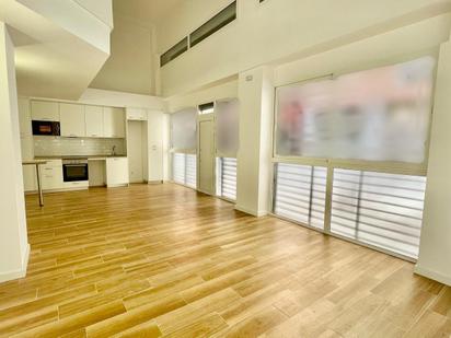 Living room of Duplex for sale in  Barcelona Capital