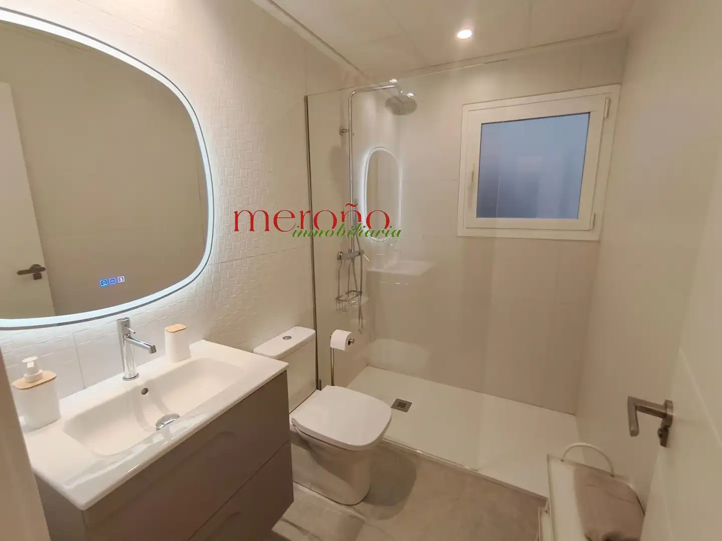 Baño de Piso de alquiler en Elche / Elx con Aire acondicionado, Calefacción y Amueblado
