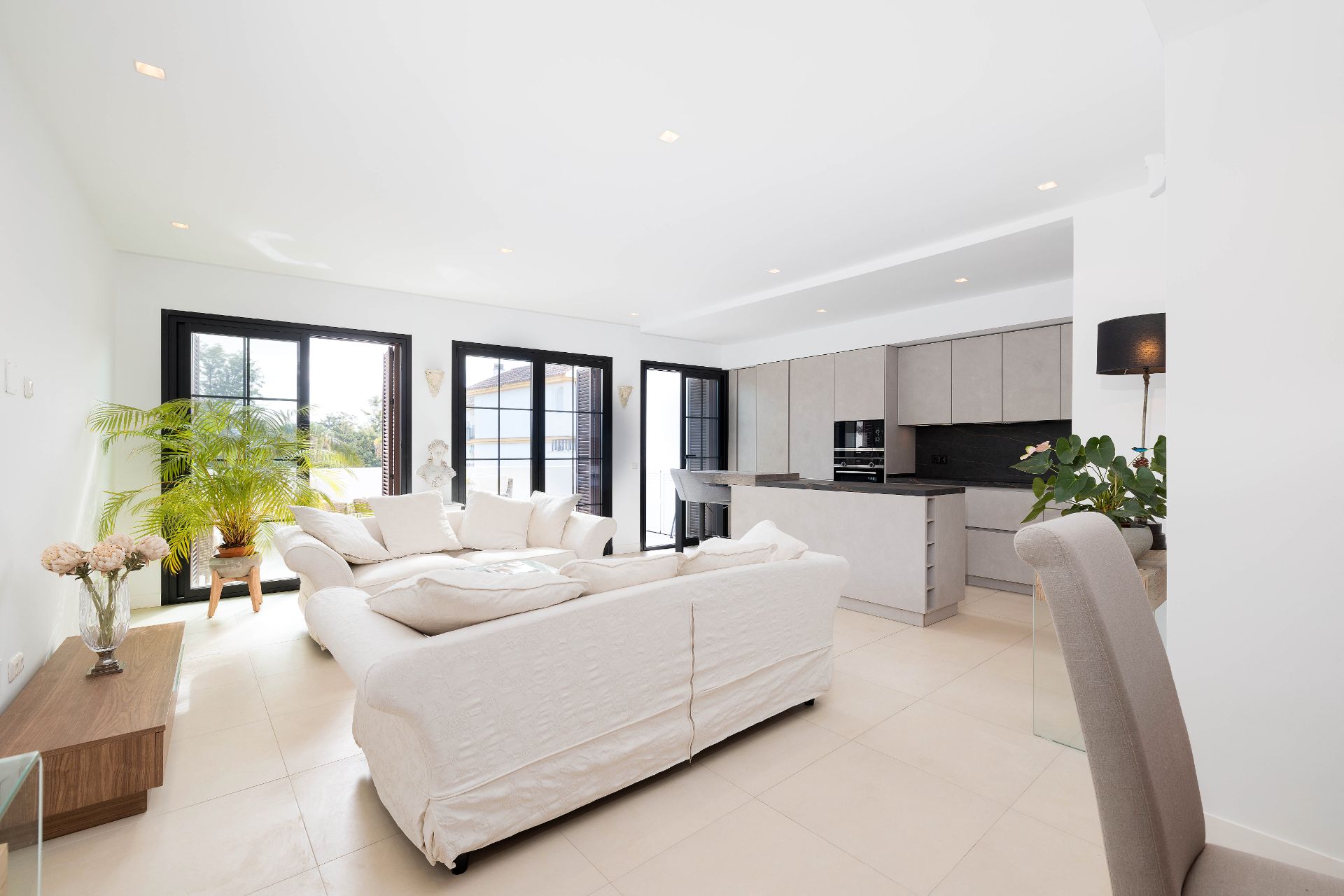 Sala de estar de Ático en venta en Marbella con Aire acondicionado, Calefacción y Terraza