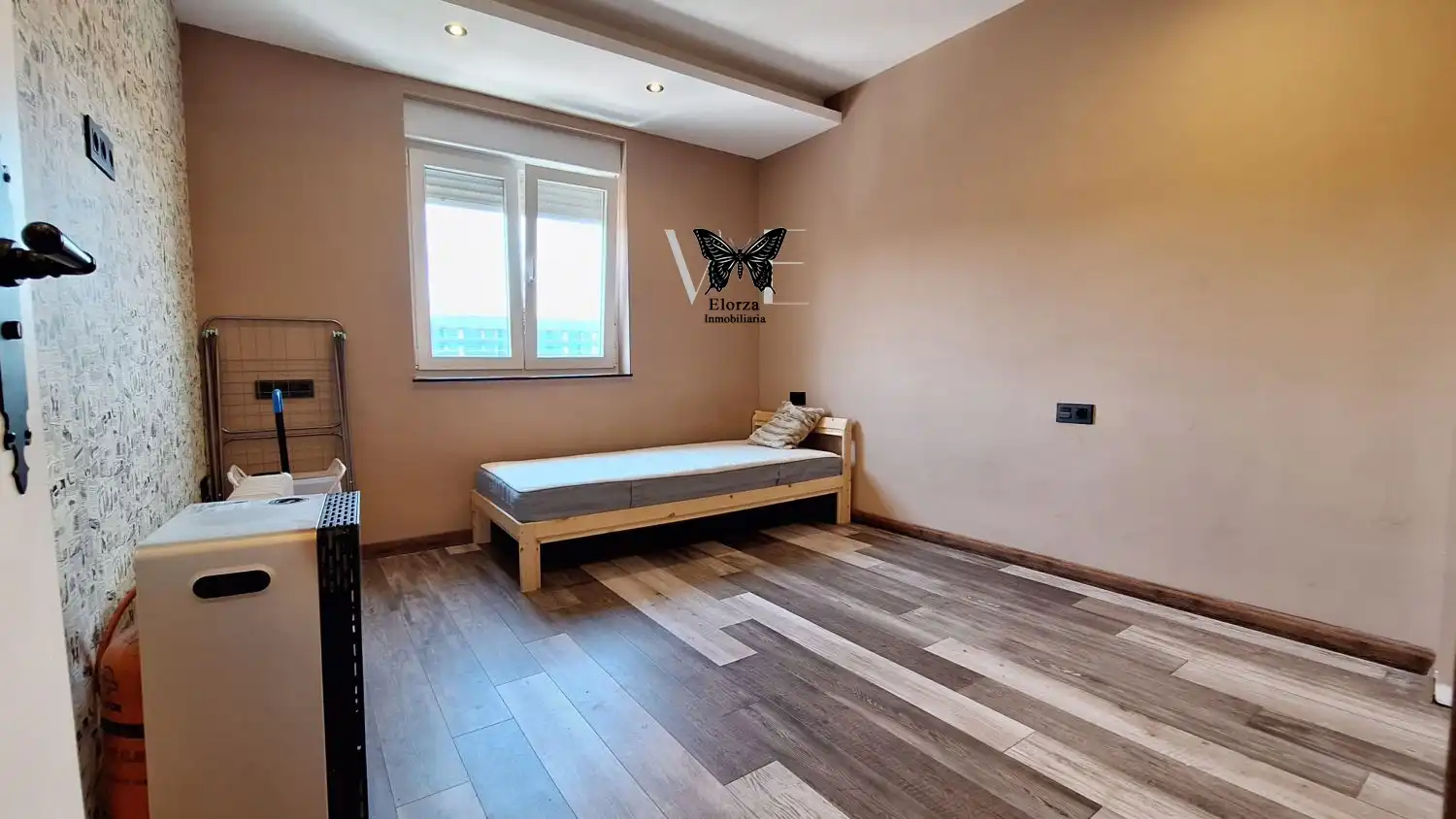 Habitación de Piso de alquiler en Oviedo  con Amueblado y Balcón
