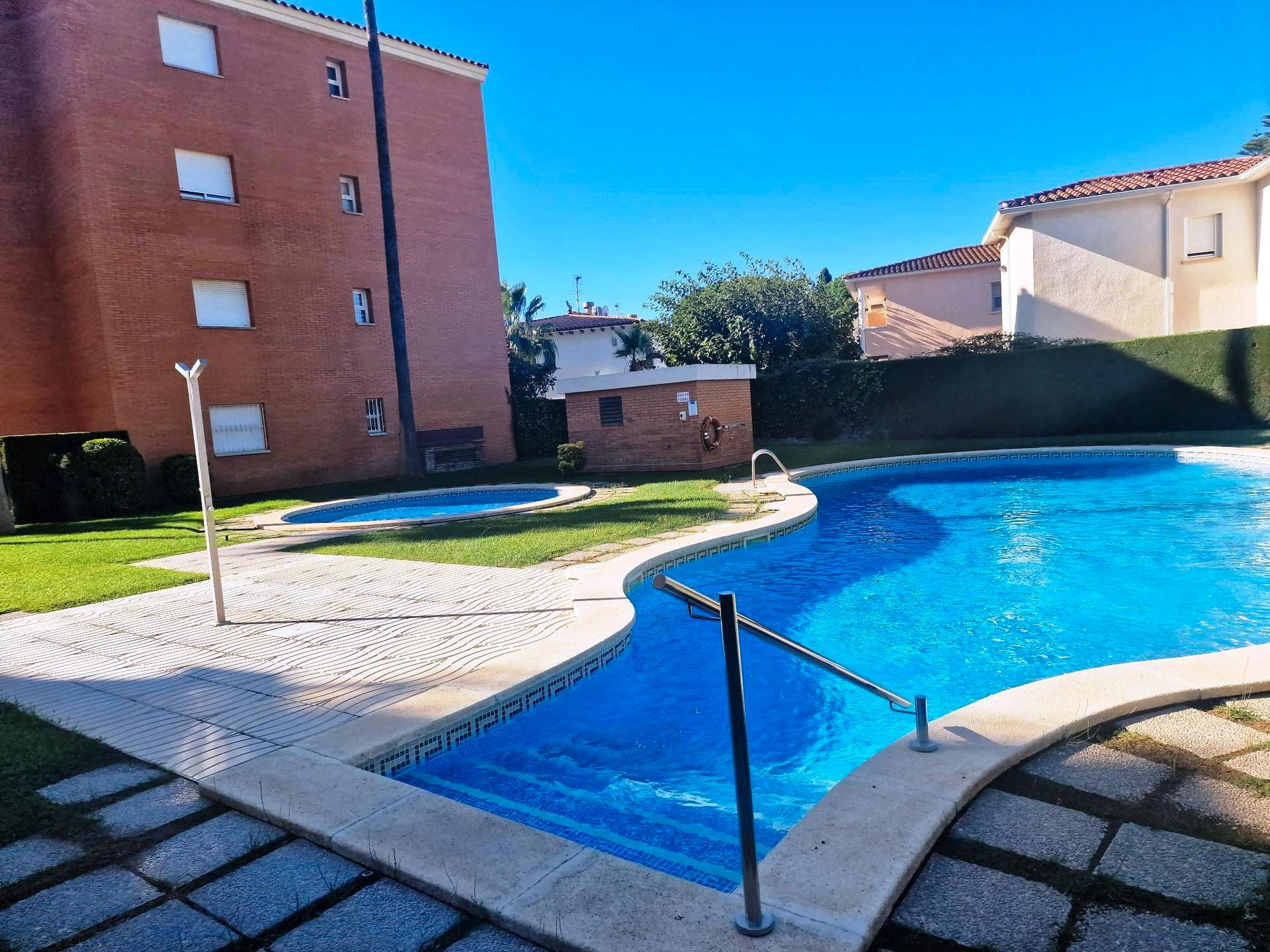 Swimming pool of Apartment for sale in  Tarragona Capital  with Terrace, Furnished and Oven