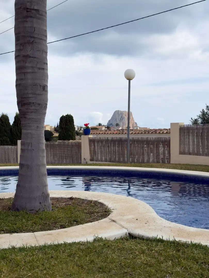 Piscina de Casa adosada en venda en Calpe / Calp amb Aire condicionat, Terrassa i Moblat