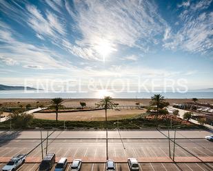 Vista exterior de Estudi en venda en Empuriabrava amb Aire condicionat i Balcó