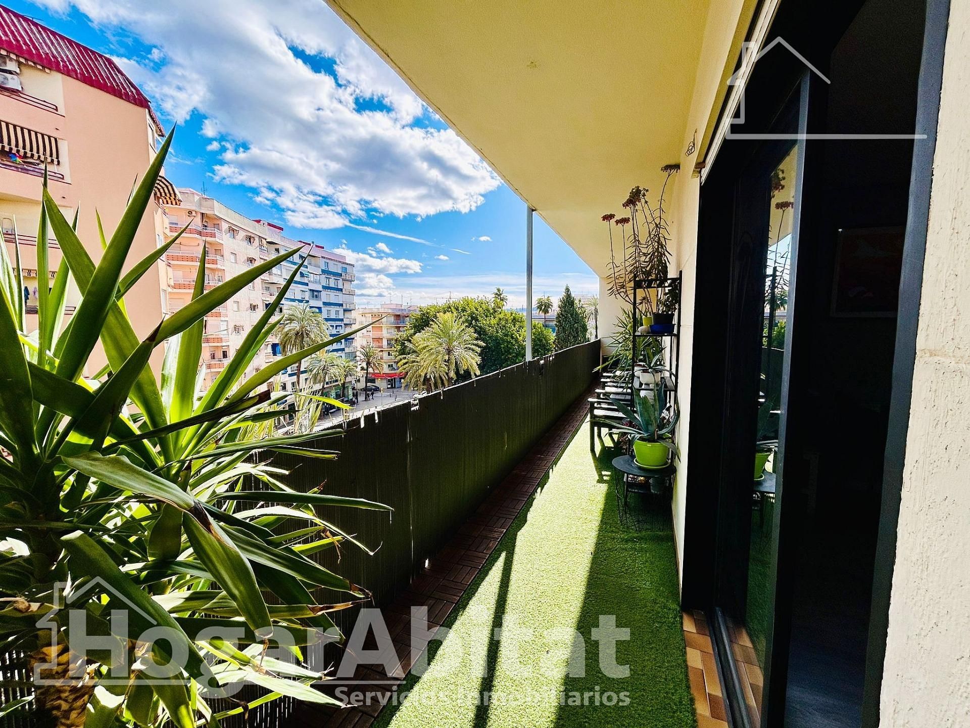 Terraza de Piso en venta en Gandia con Amueblado y Balcón