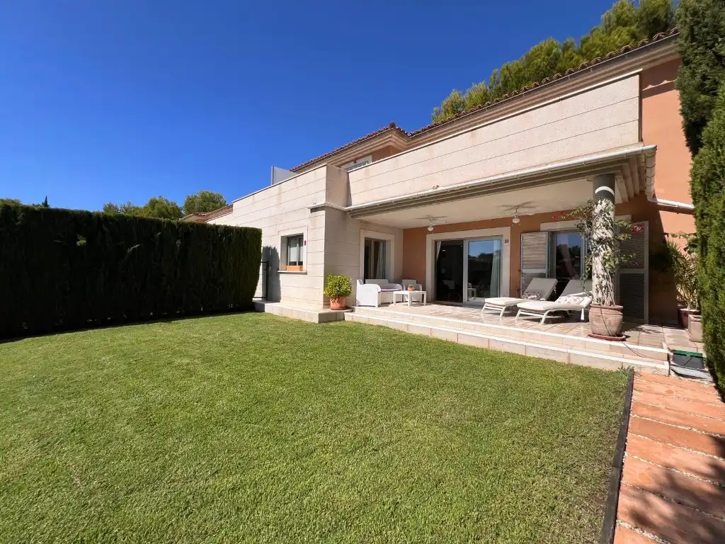 Garten von Einfamilien-Reihenhaus zur Miete in Cala Vinyes
