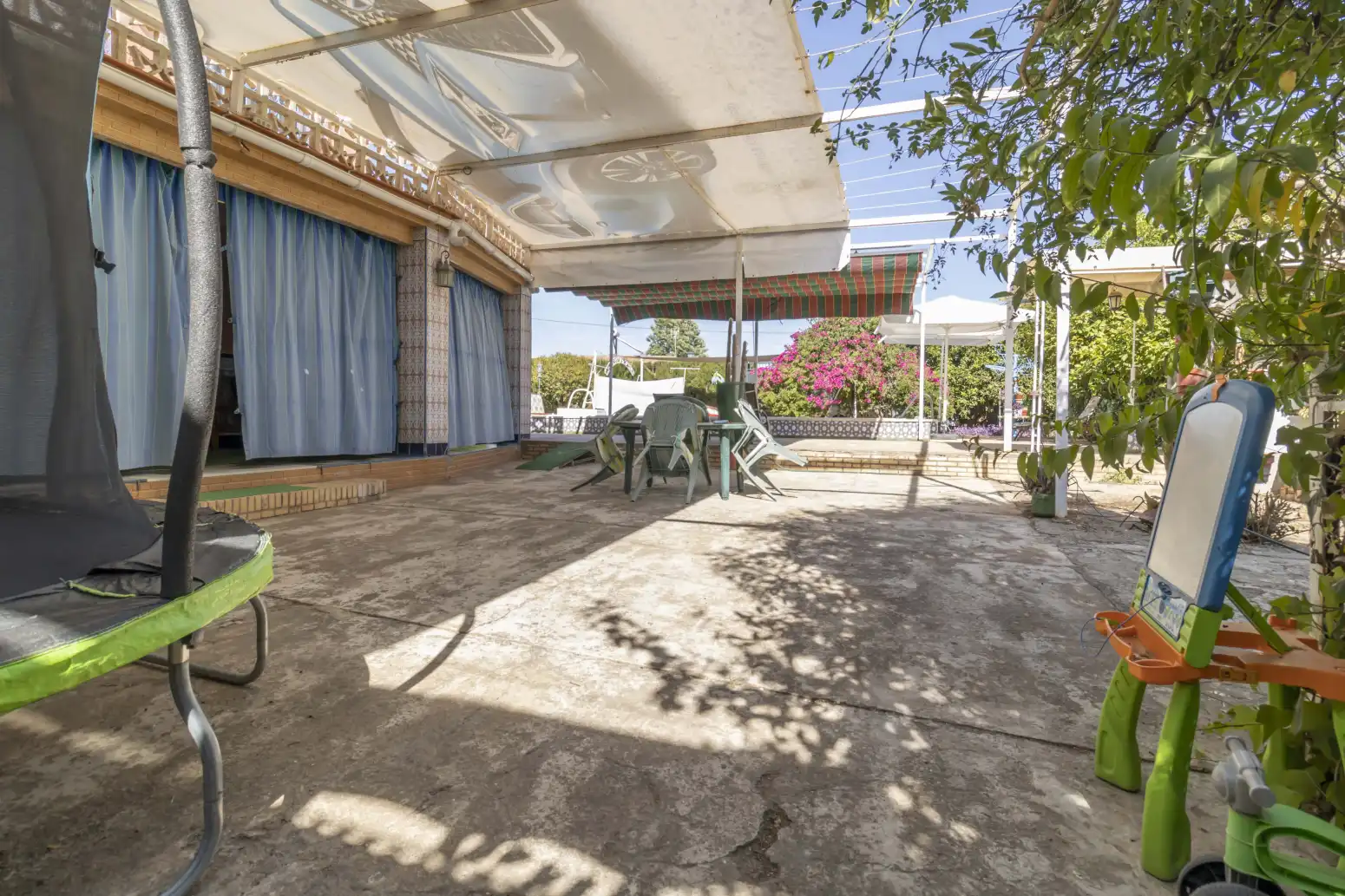Terrasse von Haus oder Chalet zum Verkauf in Espartinas mit Klimaanlage, Terrasse und Schwimmbad