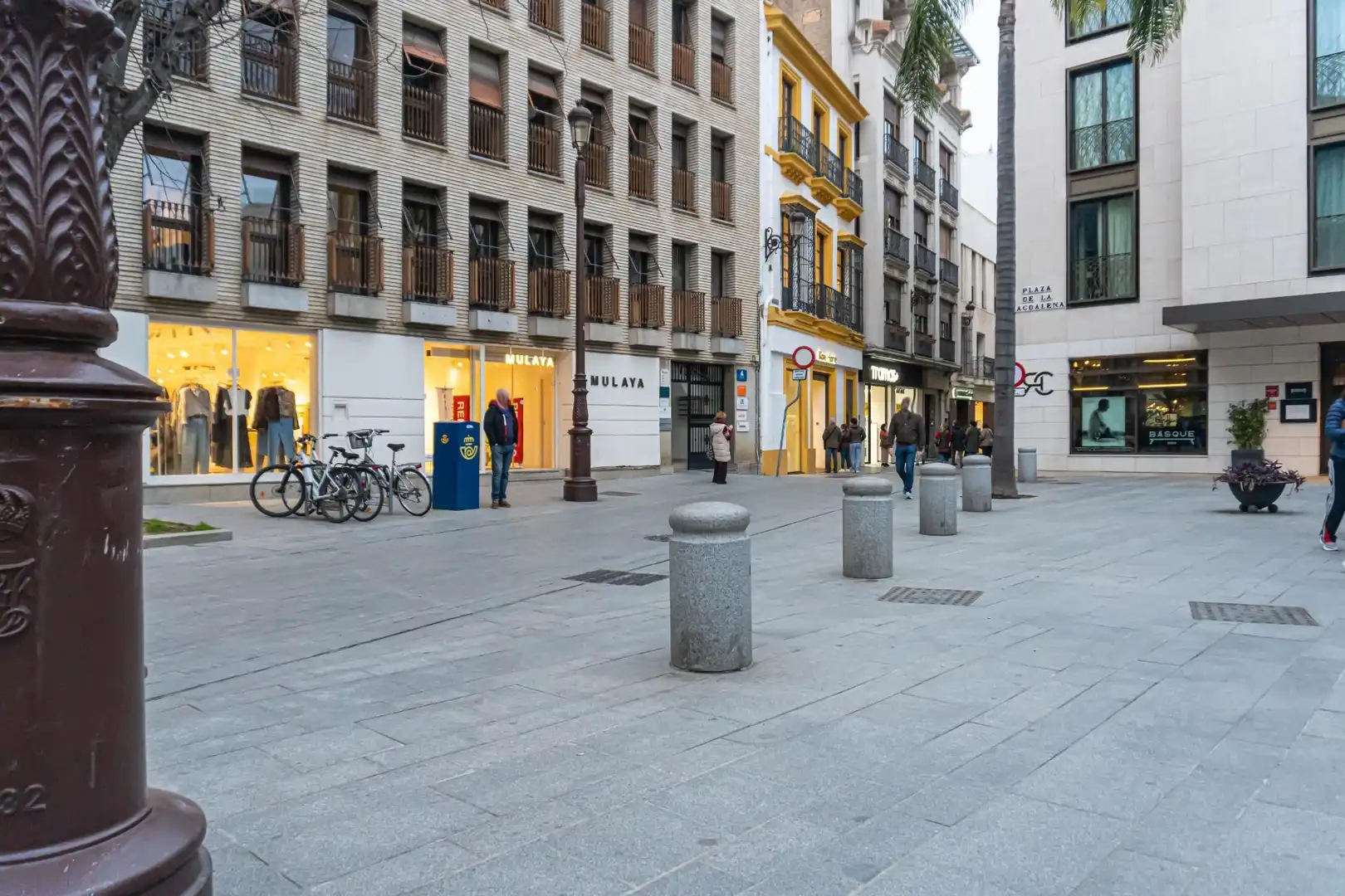 Exterior view of Flat for rent in Sevilla  with Air Conditioner and Heating