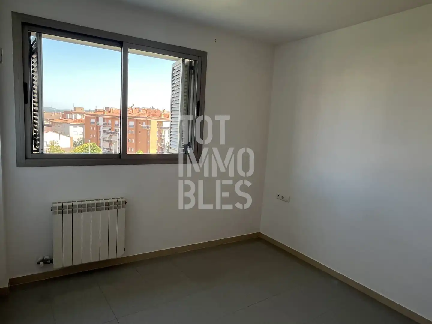 Bedroom of Flat for sale in Girona  with Heating, Terrace and Swimming Pool