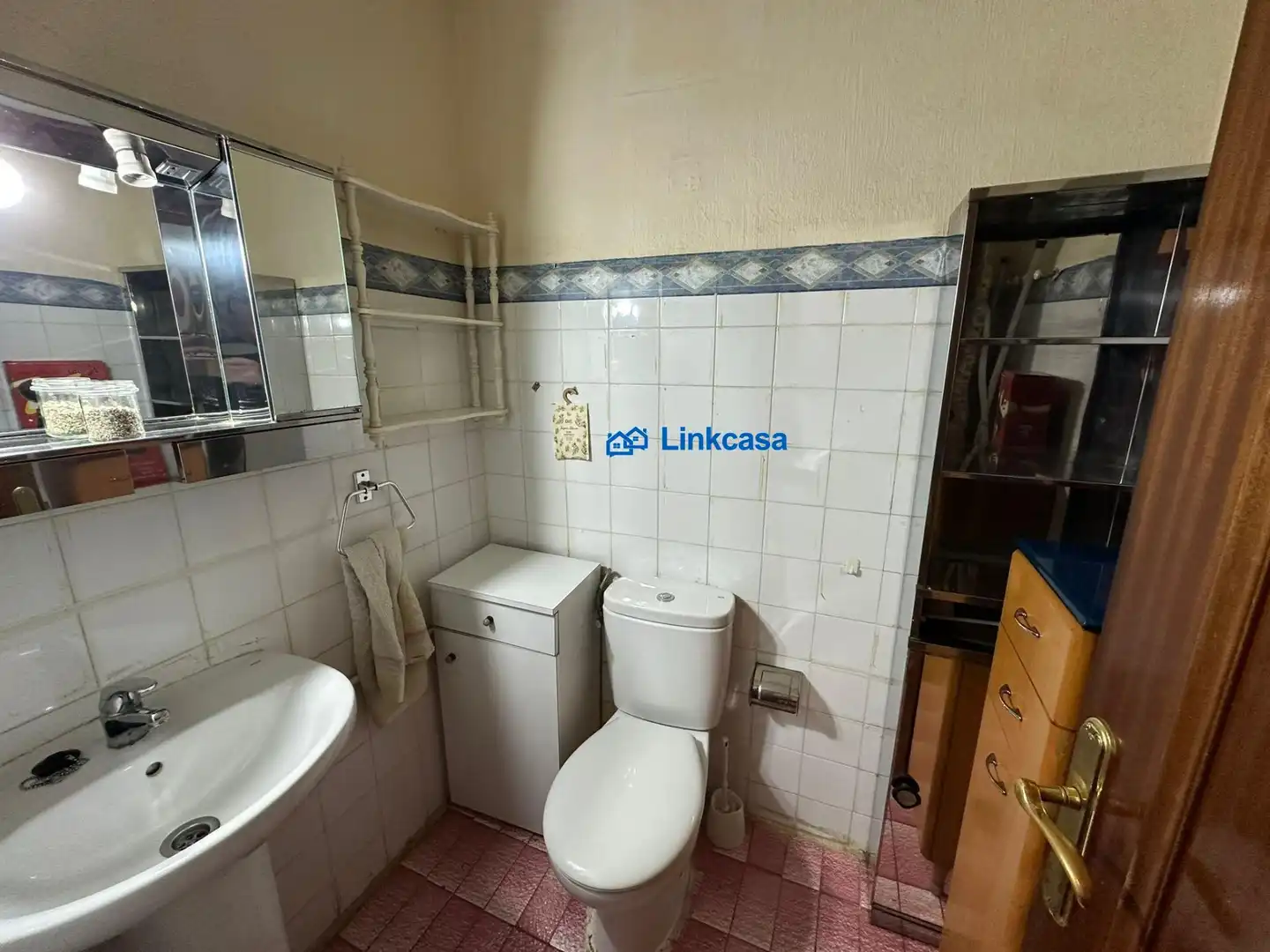 Baño de Piso en venta en Madrid con Calefacción, Terraza y Amueblado