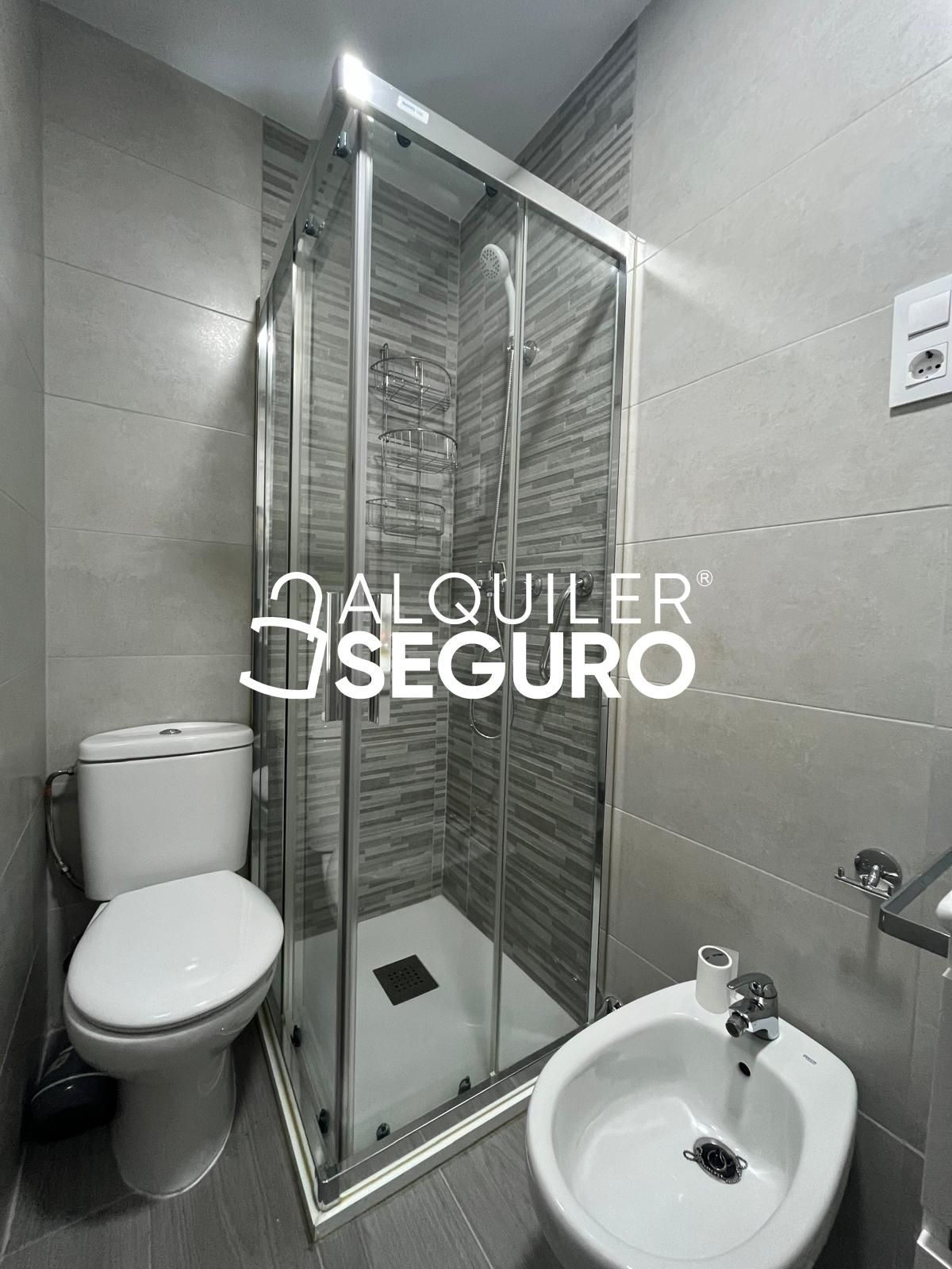 Bathroom of Flat to rent in Getafe  with Heating, Terrace and Furnished