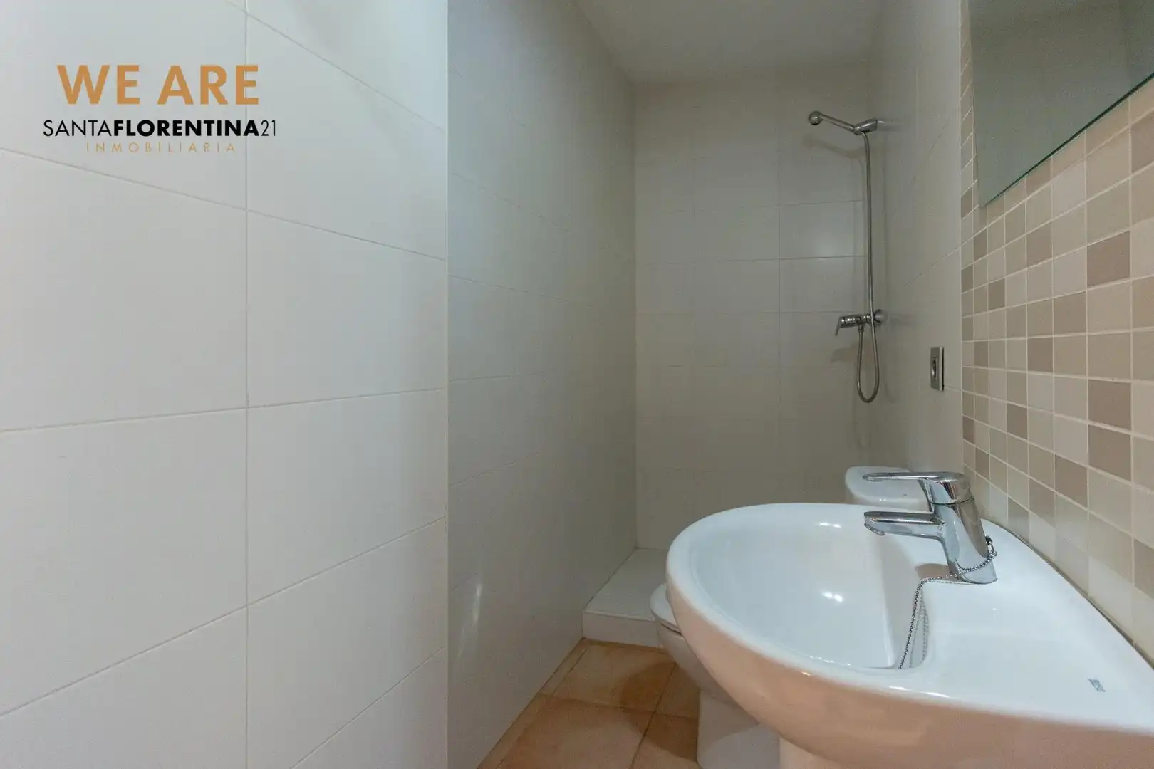 Baño de Piso en venta en Cartagena con Trastero, Amueblado y Piscina comunitaria