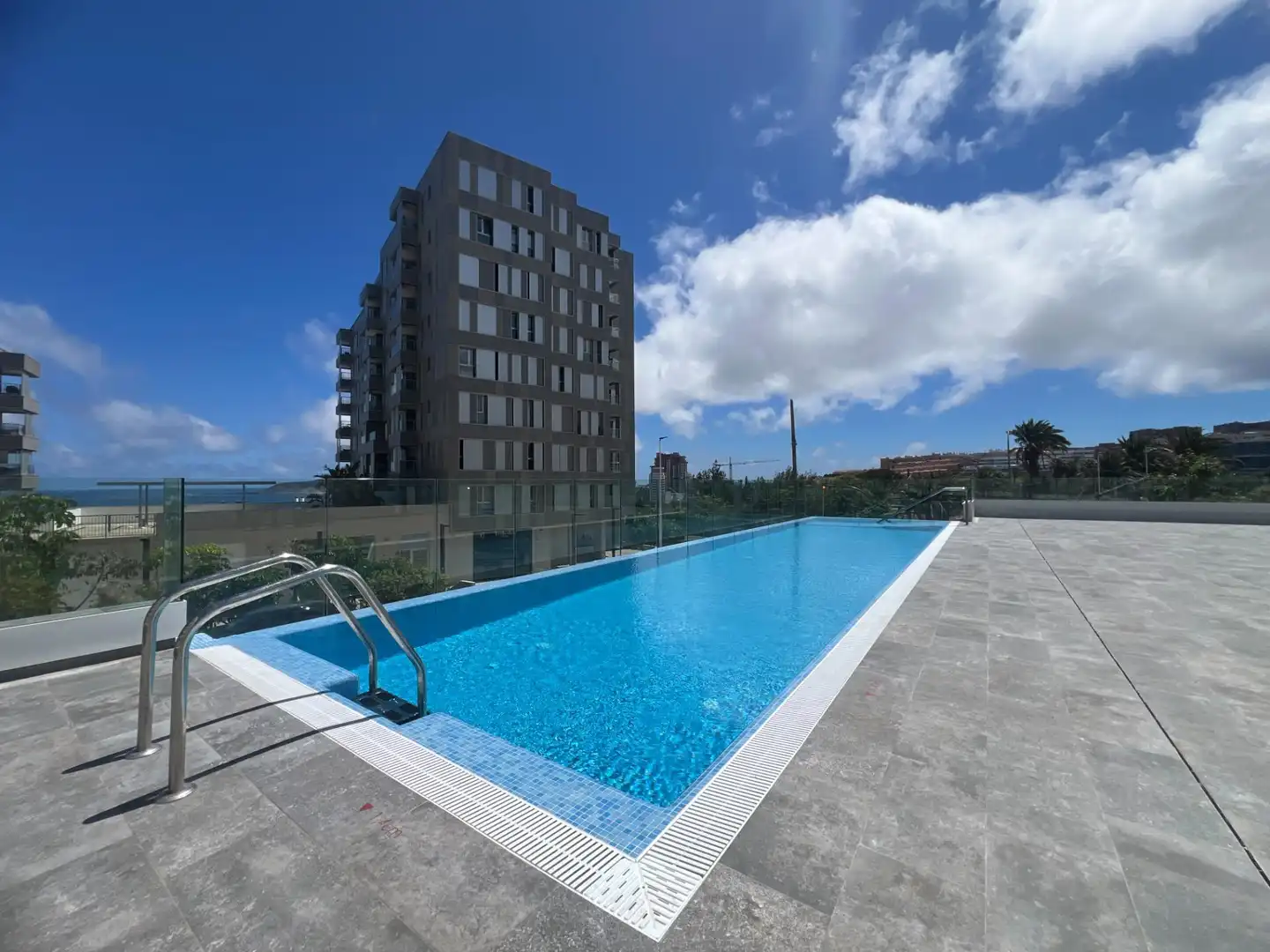 Piscina de Pis de lloguer en Las Palmas de Gran Canaria amb Terrassa, Traster i Piscina comunitària