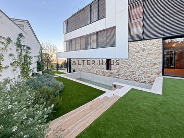 Casa amb piscina de lloguer a Carrer del Saüc