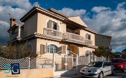 Vista exterior de Casa o xalet en venda en Otura amb Calefacció, Jardí privat i Terrassa