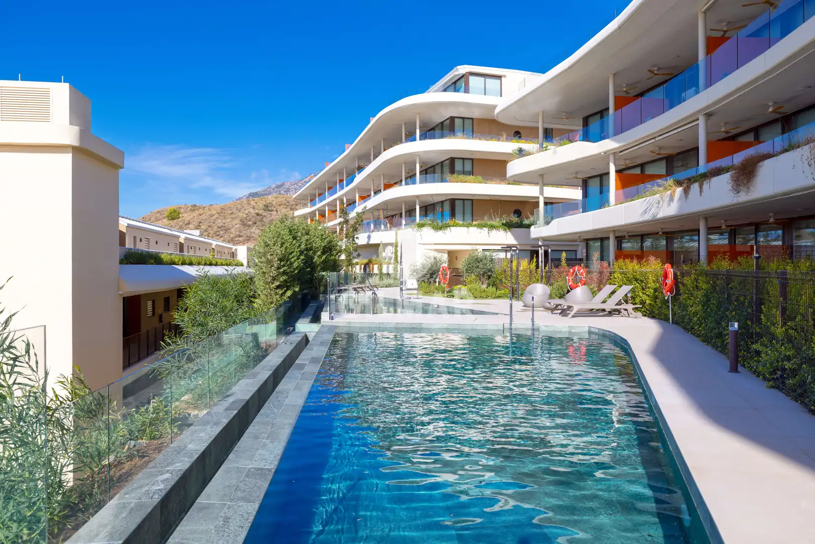 Außenansicht von Wohnungen zum Verkauf in Fuengirola mit Heizung, Privatgarten und Abstellraum