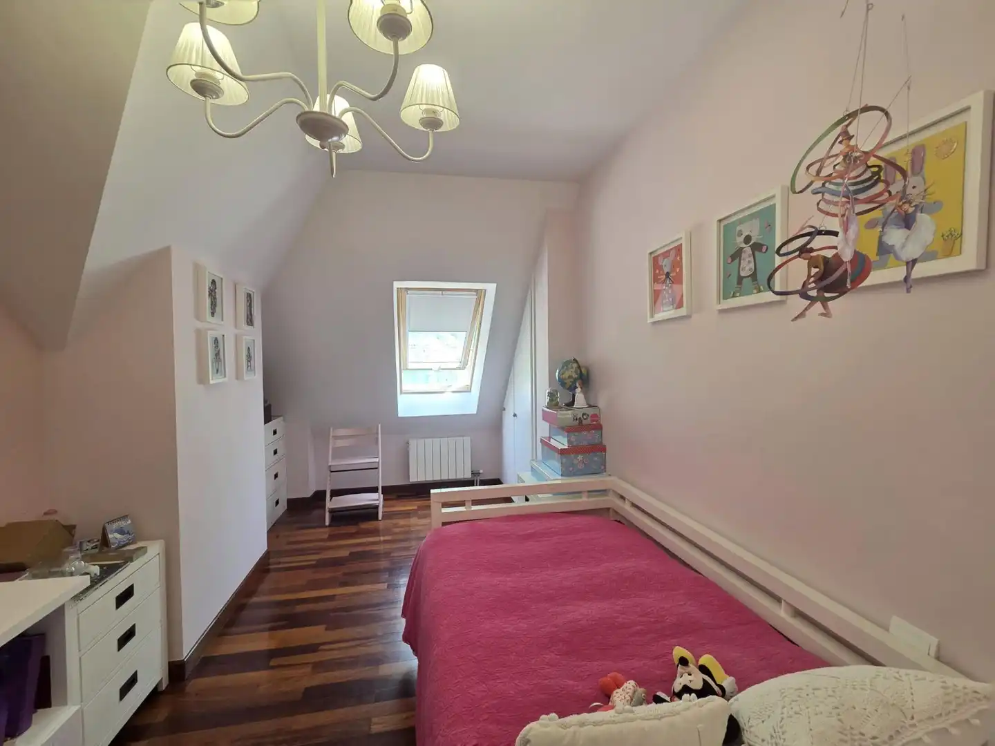 Schlafzimmer von Dachboden zur Miete in Santander mit Heizung, Privatgarten und Parkett