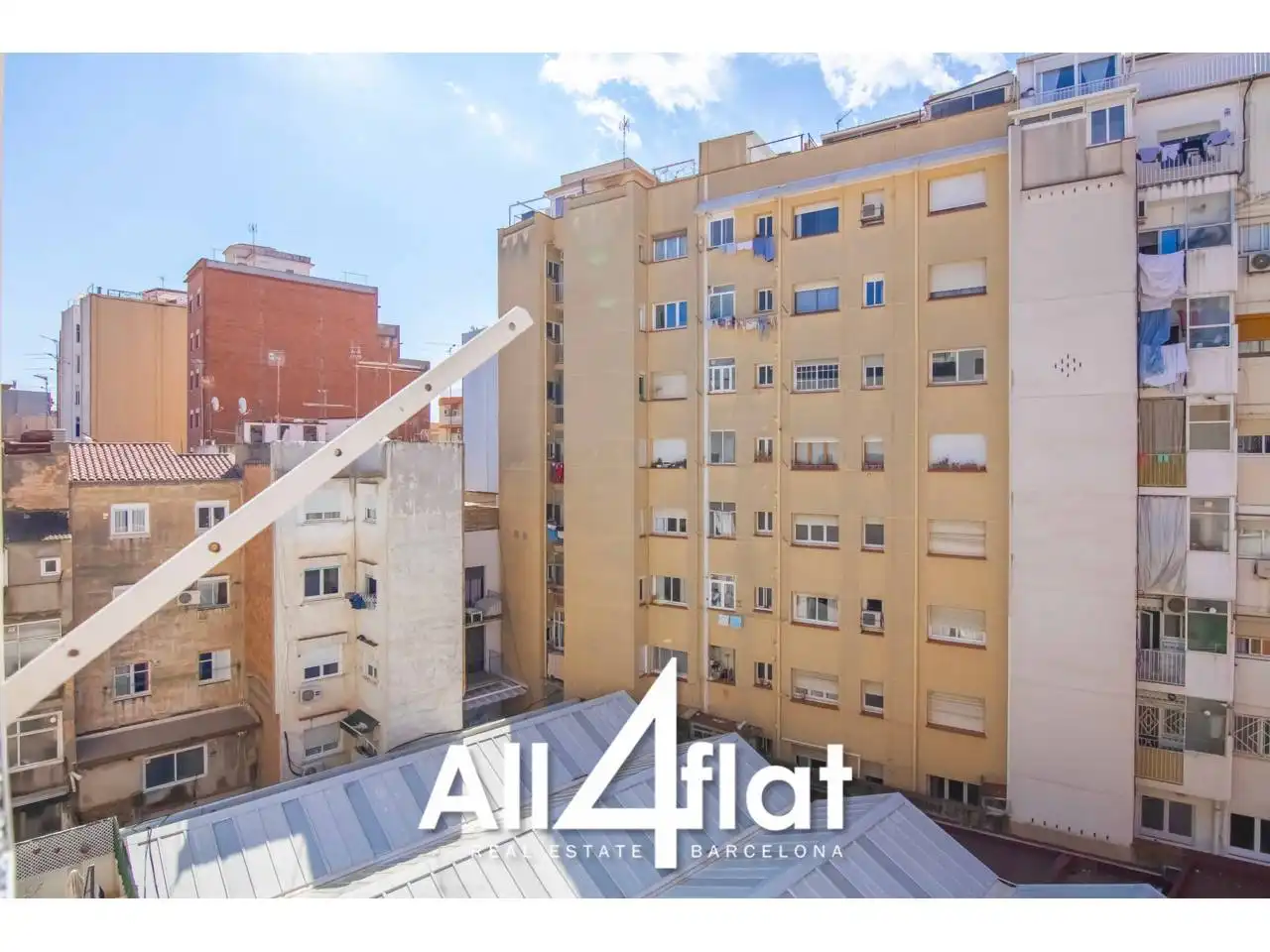 Exterior view of Flat for rent in Barcelona  with Air Conditioner and Alarm