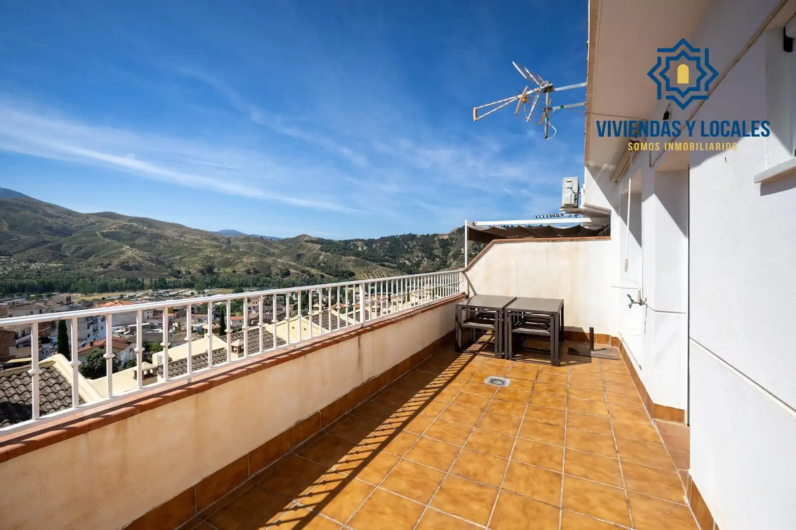 Casa aparellada amb terrassa en venda a Cenes de la Vega, imagen 35