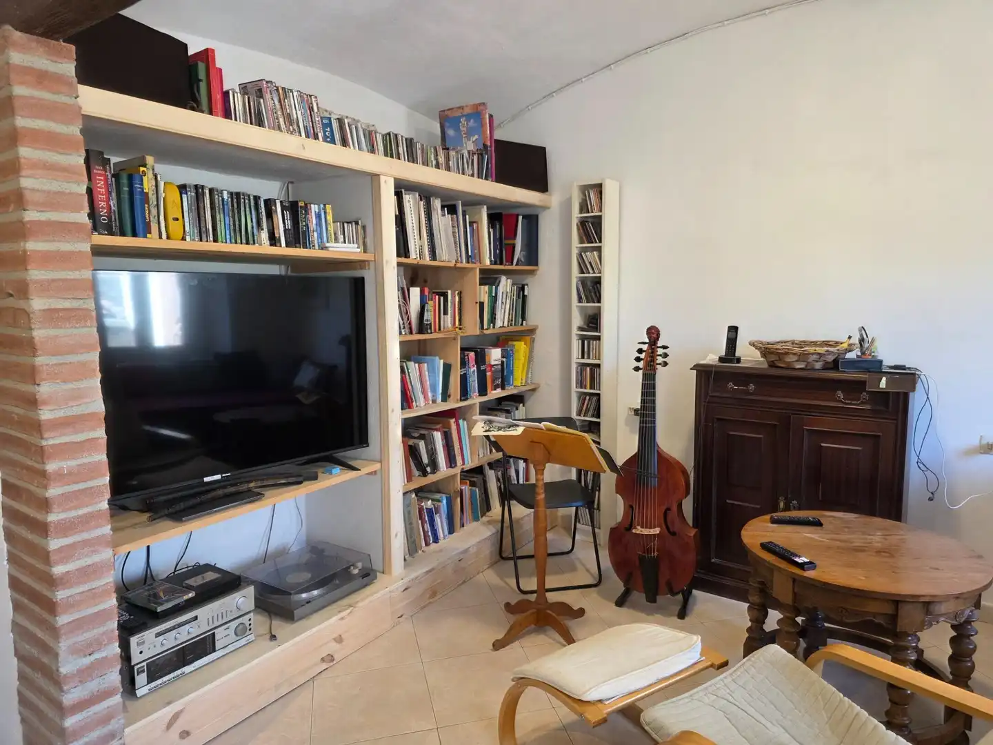 Sala d'estar de Casa adosada en venda en Darnius amb Calefacció, Terrassa i Traster