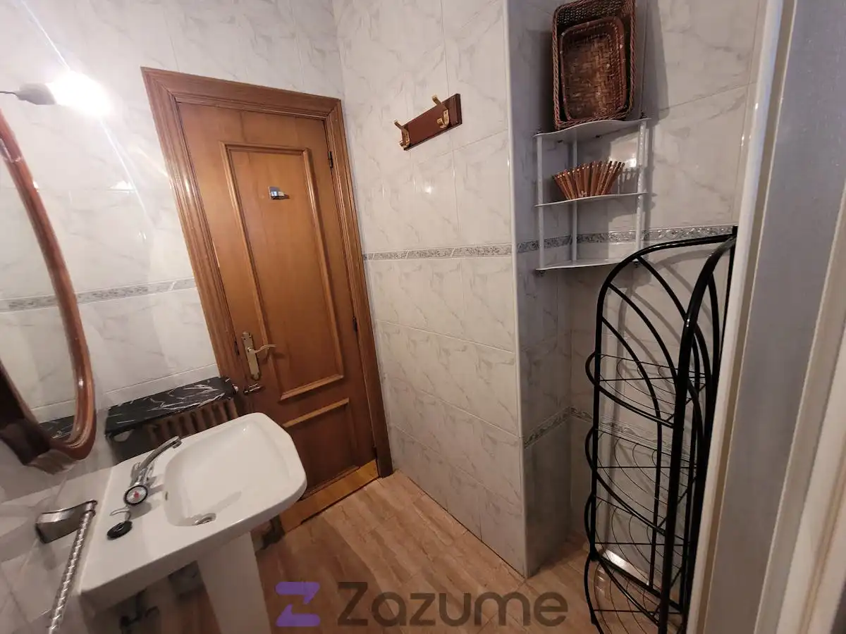 Badezimmer von Wohnung zur Miete in Cuéllar mit Heizung, Parkett und Möbliert