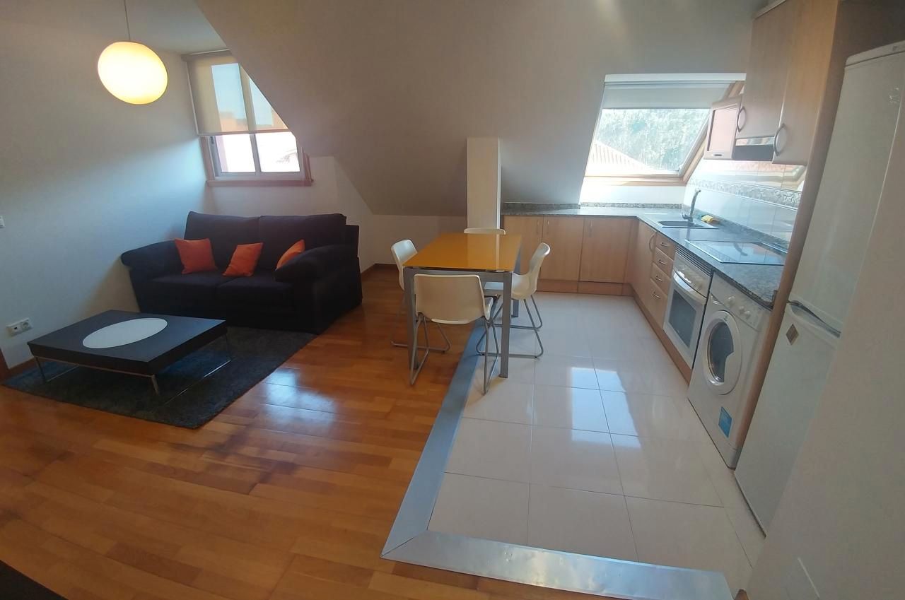 Sala d'estar de Àtic de lloguer en Ames amb Calefacció, Traster i Moblat