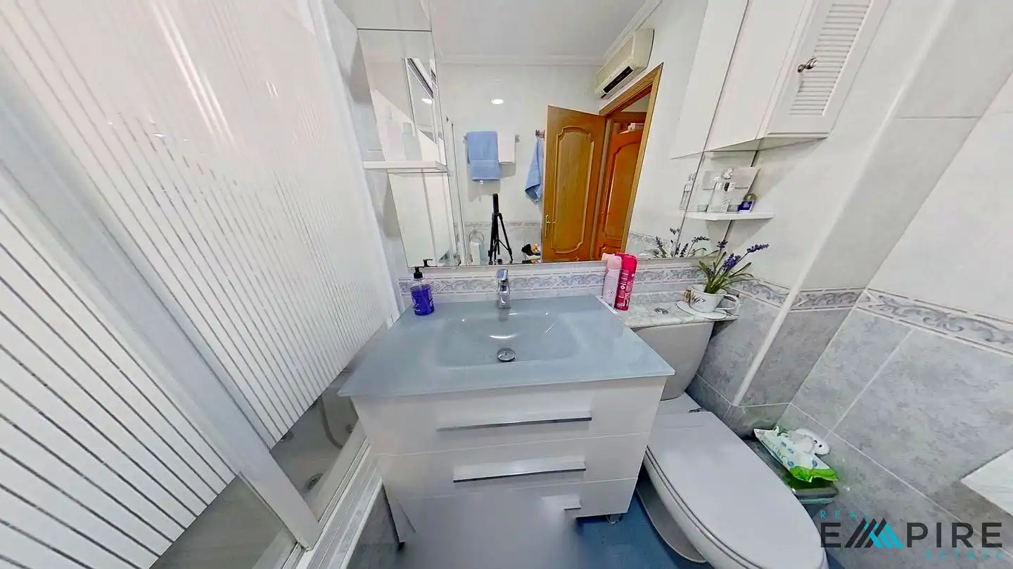 Baño de Piso en venta en Parla con Aire acondicionado, Calefacción y Terraza