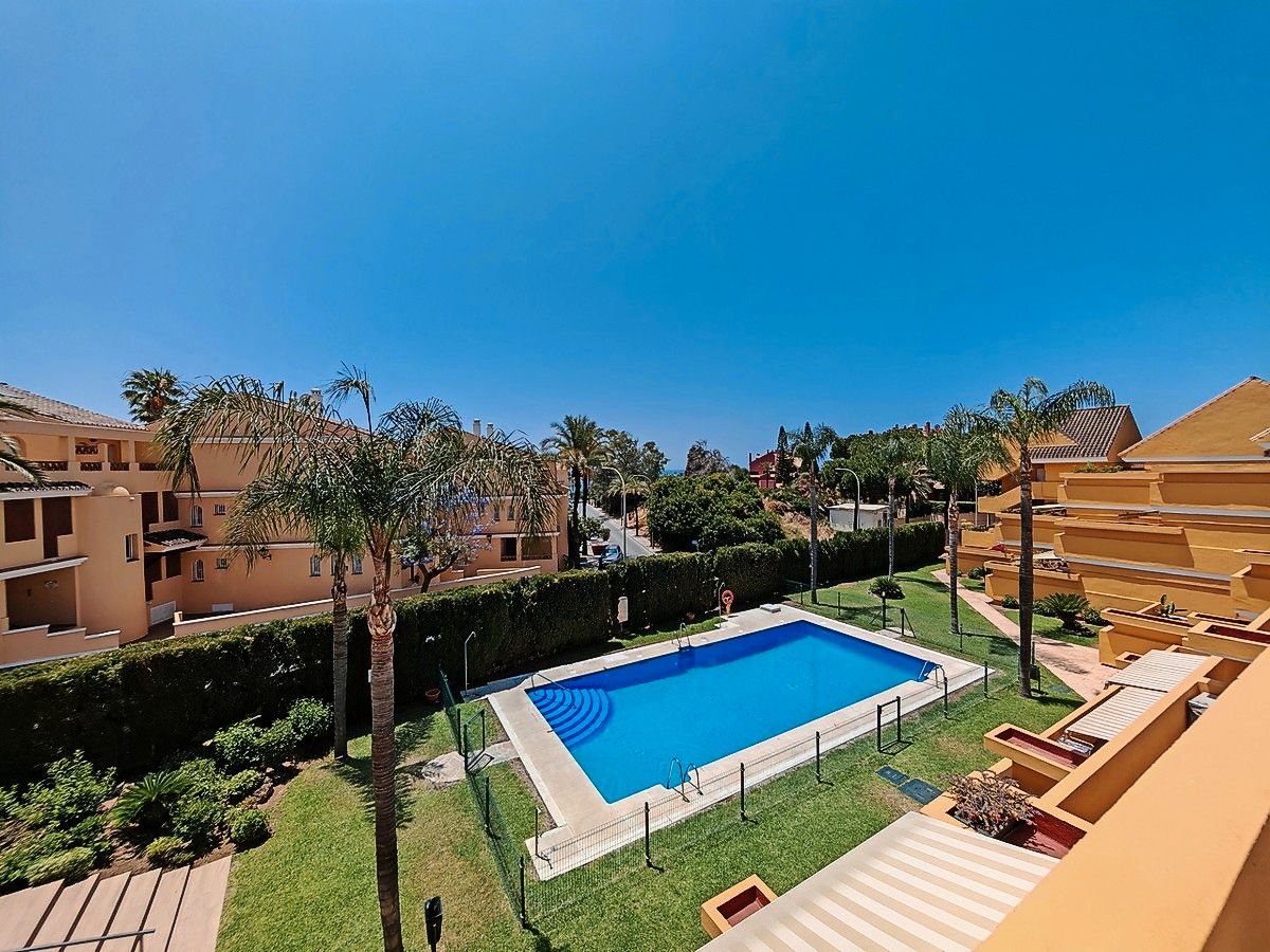 Piscina de Pis en venda en Marbella amb Aire condicionat, Terrassa i Traster