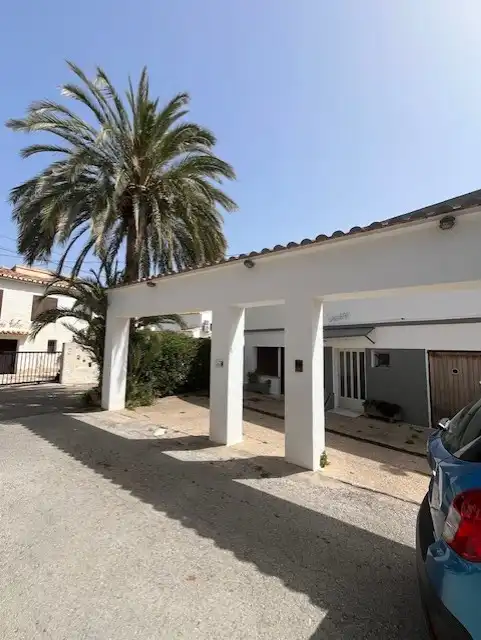 Vista exterior de Edifici en venda en Calpe / Calp