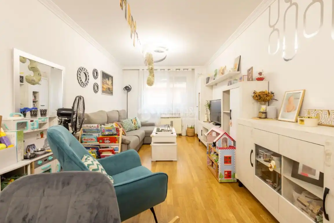 Sala de estar de Piso en venta en Castellanos de Moriscos con Calefacción, Terraza y Trastero