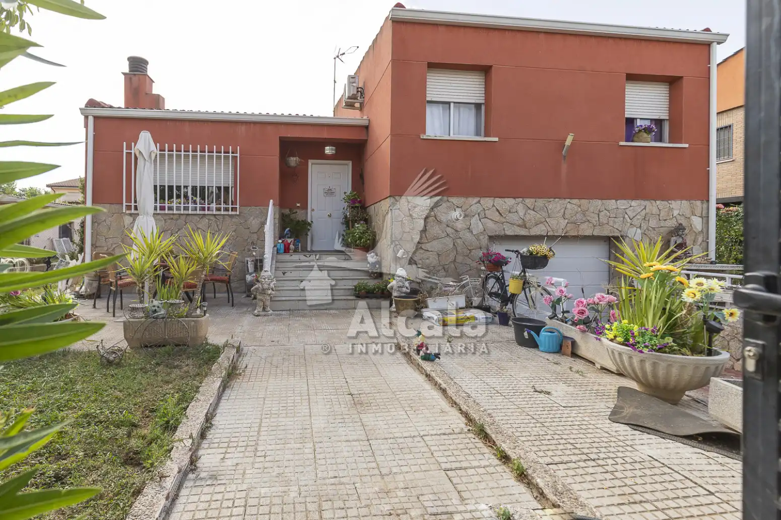 Exterior view of Houses for sale in Camarma de Esteruelas  with Air Conditioner, Heating and Private garden