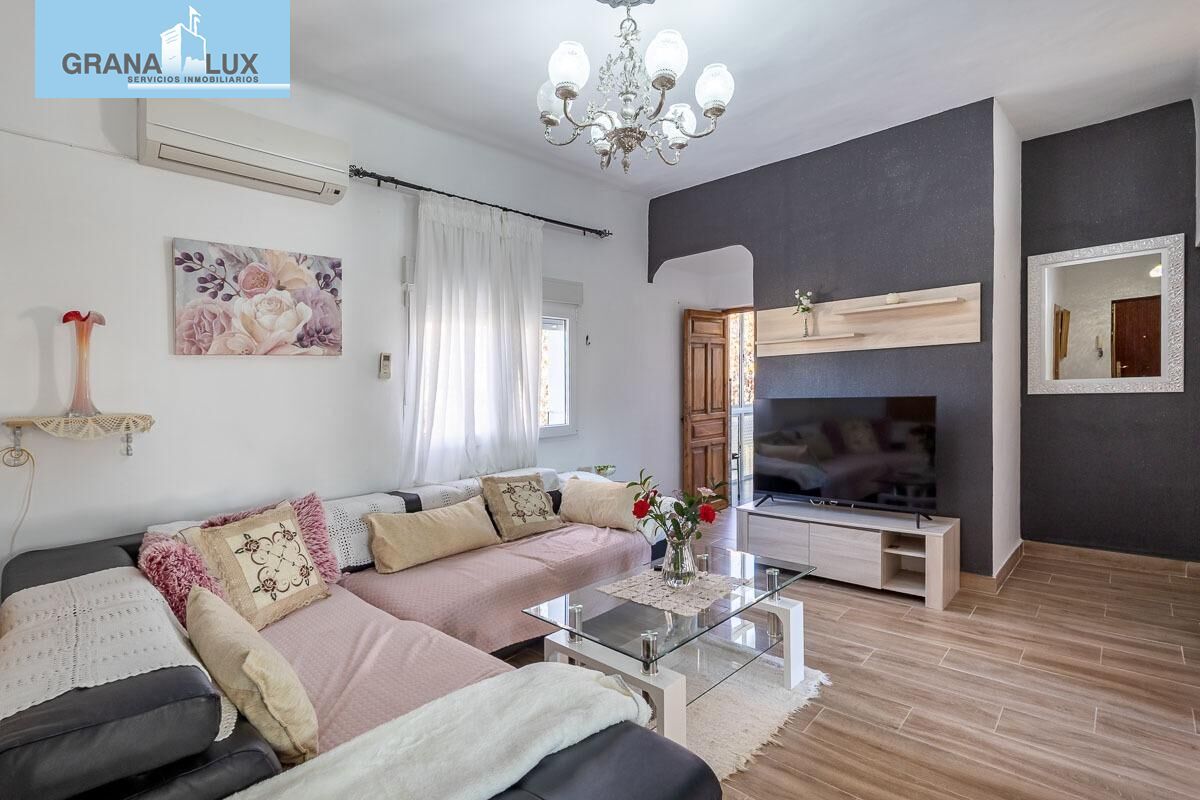 Sala d'estar de Pis en venda en  Granada Capital amb Moblat i Balcó