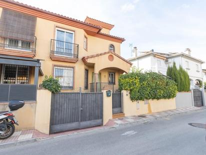 Vista exterior de Casa adosada en venda en Gójar amb Calefacció, Jardí privat i Parquet