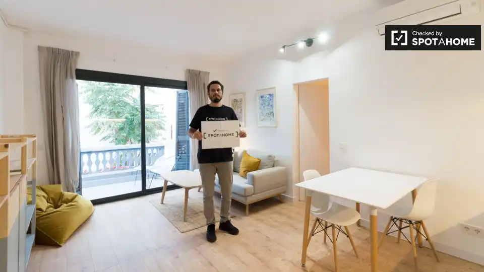 Vista exterior de Piso de alquiler en Barcelona con Aire acondicionado, Calefacción y Amueblado